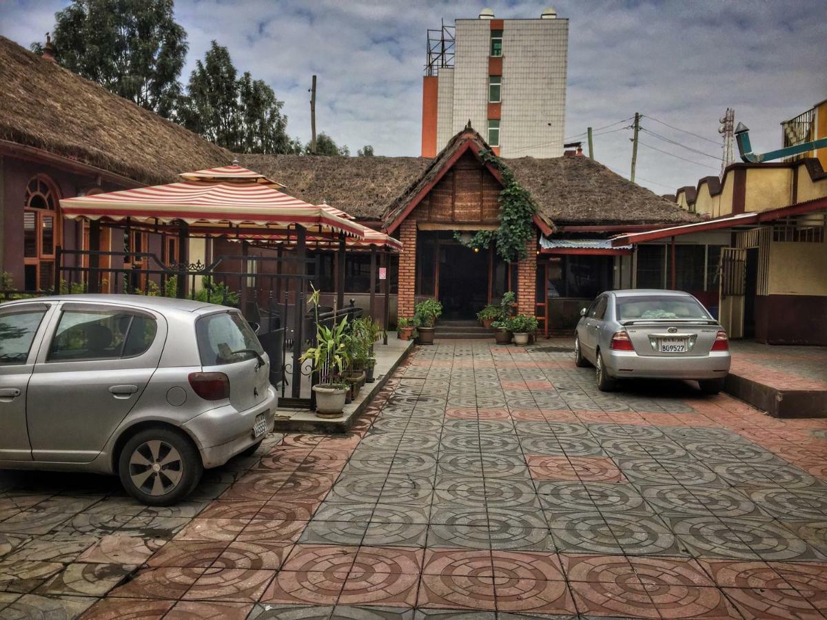 Top Ten Hotel Addis Abeba Esterno foto