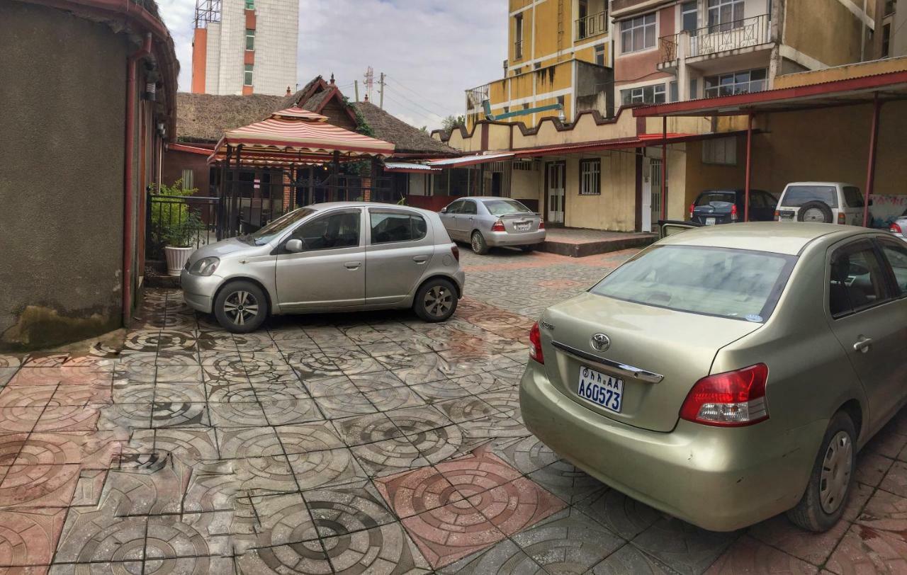 Top Ten Hotel Addis Abeba Esterno foto
