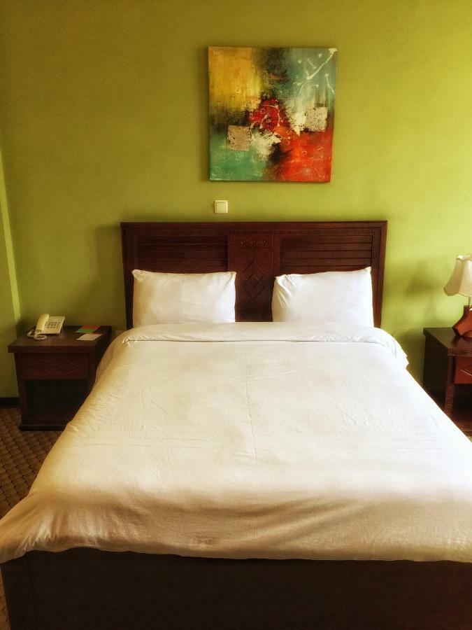 Top Ten Hotel Addis Abeba Esterno foto