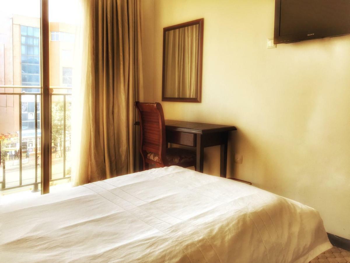 Top Ten Hotel Addis Abeba Esterno foto
